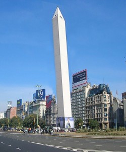 A picture of the Buenos Aires obelisk leaning like the Tower of Pisa