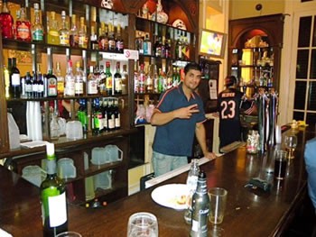A bartender working at el alamo