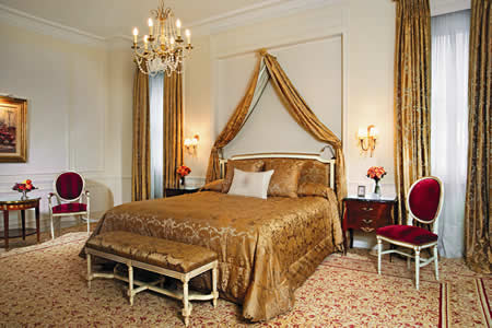 a luxurious room at the Alvear Palace Hotel 