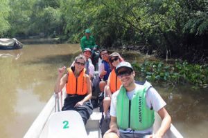 People riding a canoe in the Tigre Delta outside of Buenos Aires. Check out the Tigre tours available on Wander Argentina 