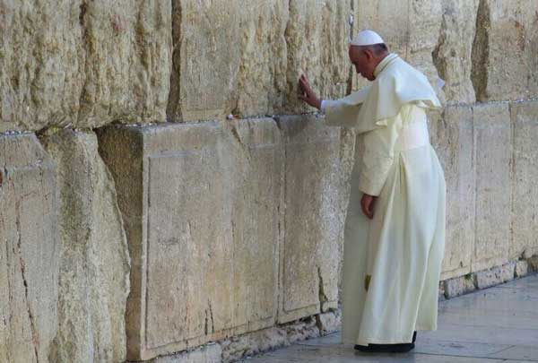 Pope Francis at the Wailing Wall in Jerusalem