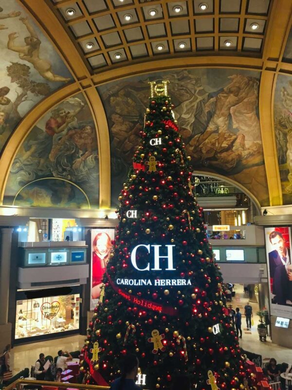 Christmas tree in shopping mall 