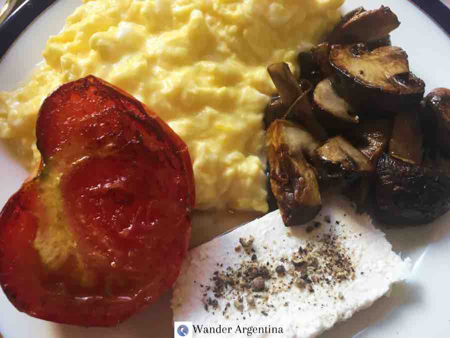 Eggs tomato mushroom