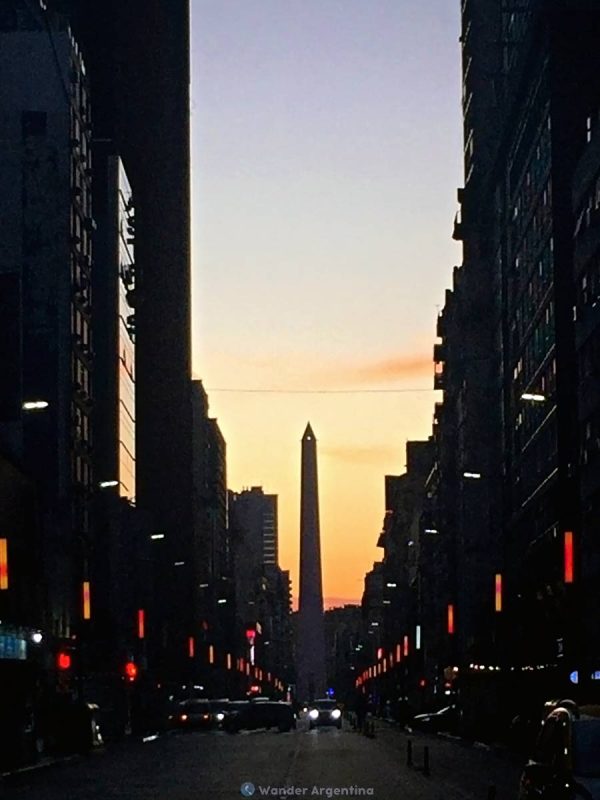 Buenos AIres obelisk at dusk 