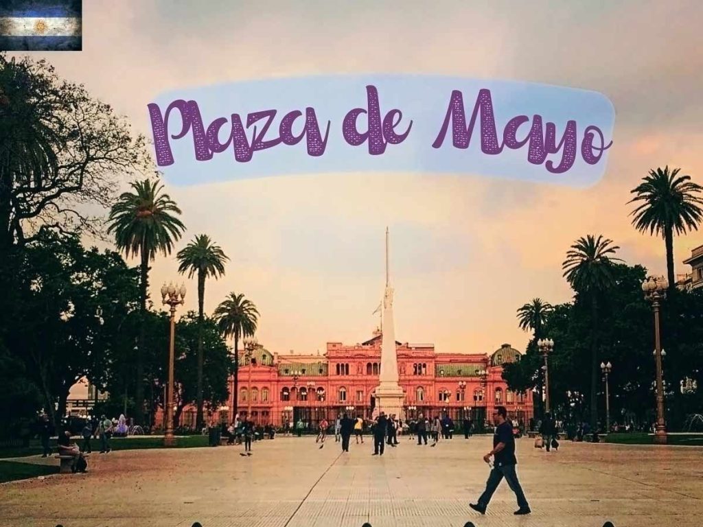 Plaza de Mayo with the Government House in the background