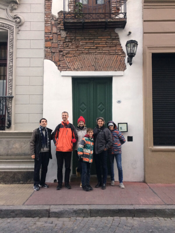 Family posing on San Telmo tour