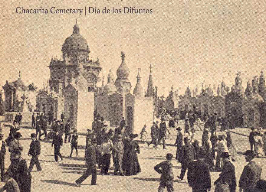 Crowds in Chacarita Cemetery, All Sou's Day, 1908